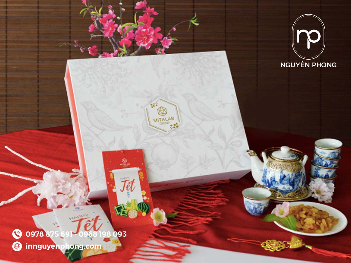 Mẫu hộp giấy đựng mứt tết sang trọng